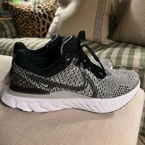 Nike React Infinity Flyknit 3 - black and grey - size 10